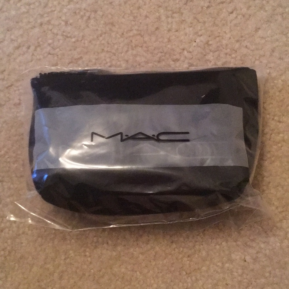 NWT Mac Cosmetics Black Makeup Bag!💄